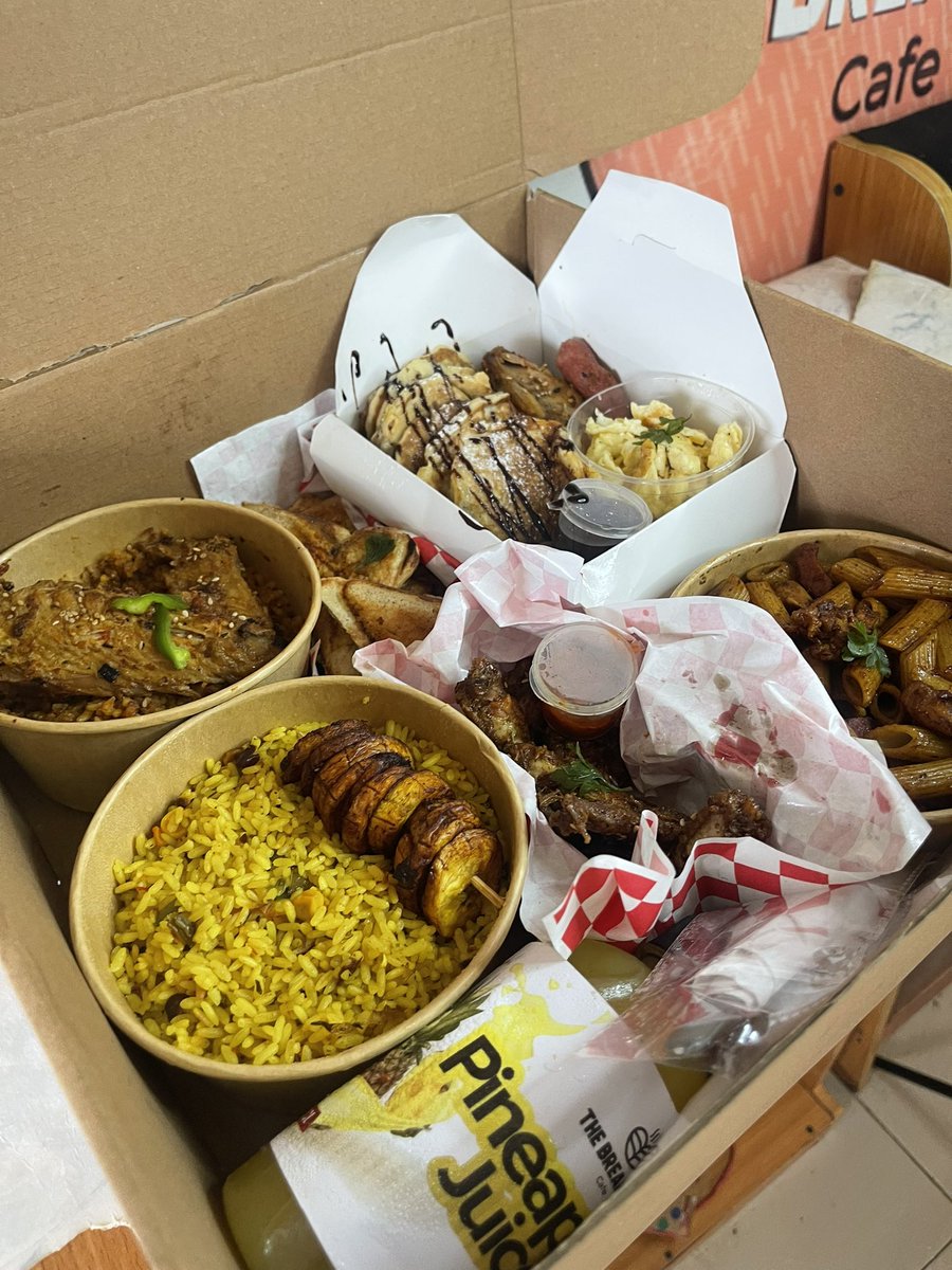 BreakfastcafeNg's tweet photo. Food box to go 🚀🚀🚀🚀
Same day delivery ✅😊
Select any items from our menu, we'll pack it nicely for you 🤗

.
To order or make enquiries, kindly send us a Dm, or click link in bio to access our catalog https://t.co/BUEO48gdmp