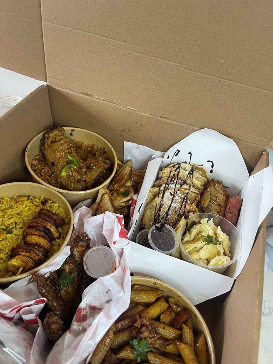 BreakfastcafeNg's tweet photo. Food box to go 🚀🚀🚀🚀
Same day delivery ✅😊
Select any items from our menu, we'll pack it nicely for you 🤗

.
To order or make enquiries, kindly send us a Dm, or click link in bio to access our catalog https://t.co/BUEO48gdmp