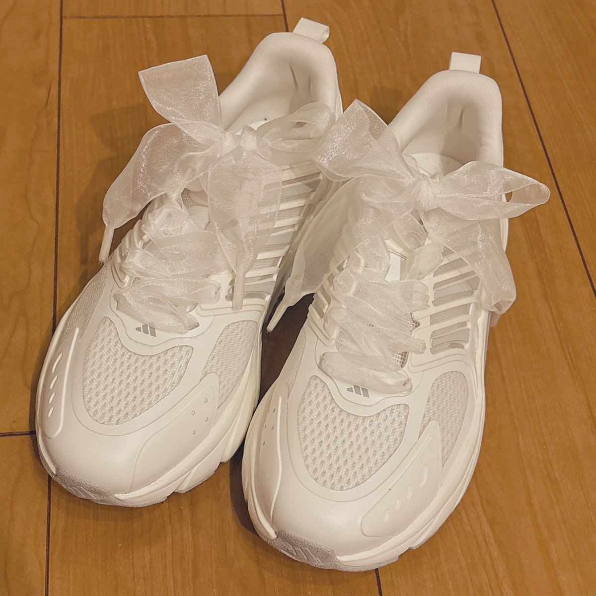 yui_tera24tm's tweet image. ぎゃんっ🥹かわいいかも👟🤍
わーい聡ちゃんと白おそろだった〜🫶🏻
#climacool 
#timelesz