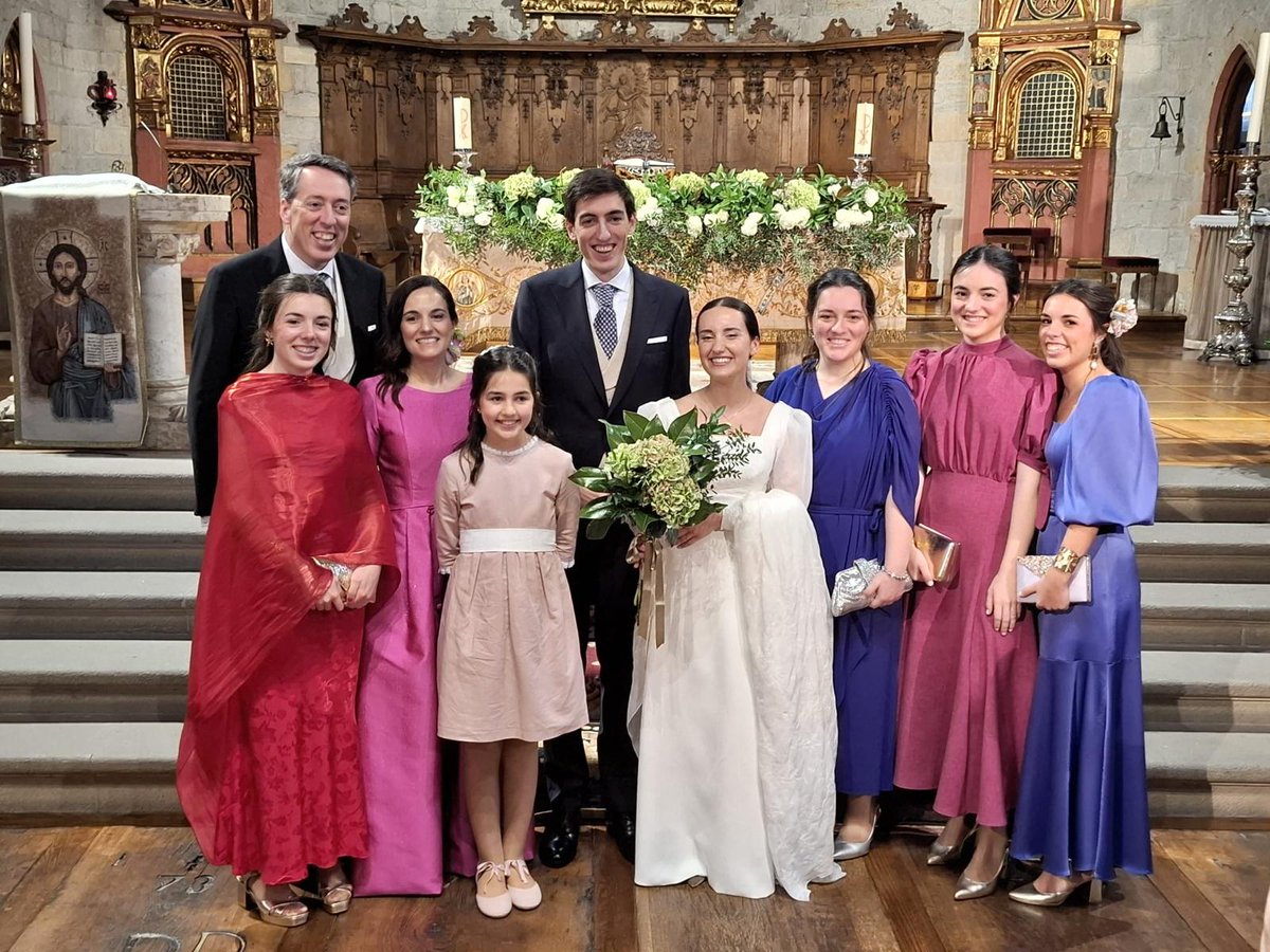 La semana pasada celebramos la boda de nuestro hijo mayor. Casi cuarenta y ocho horas con las emociones a flor de piel. Muchos momentos para mirar, para ver, observar, analizar y reflexionar.
carlosandreu.com/2025/04/30/el-…