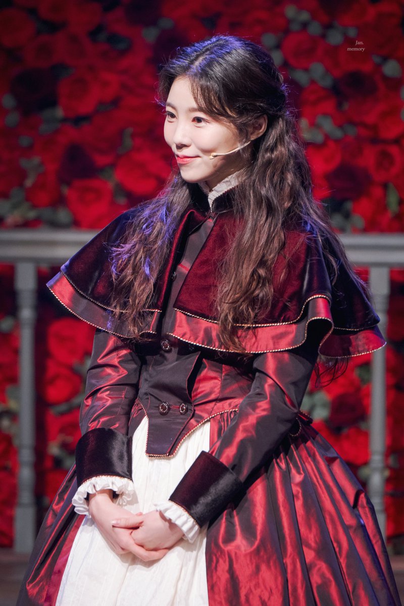 250430 붉은 정원
본 공연 개막 기념 무대인사

지나 #이서영