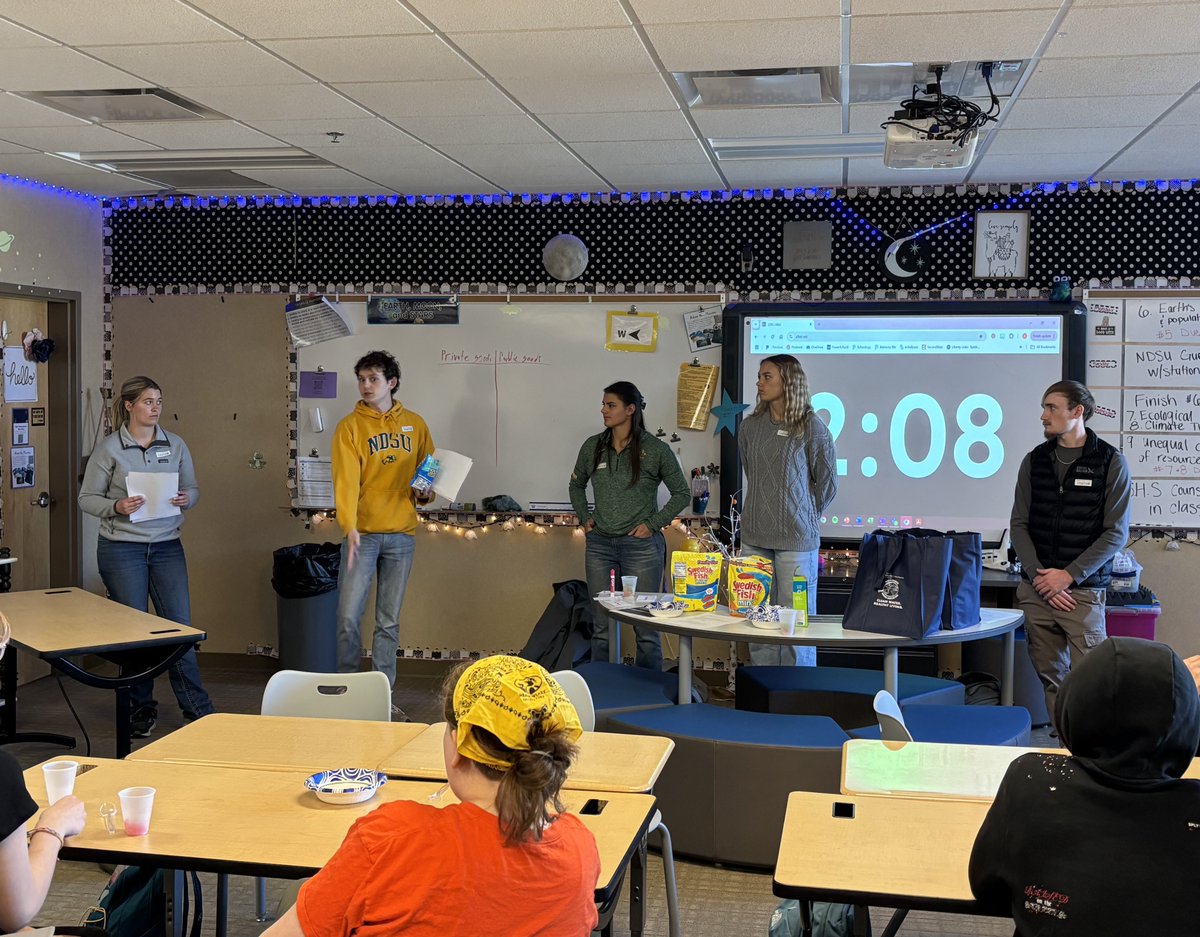 NDSU_SNRS's tweet image. Our Environmental Outreach Methods students led an environmental learning day for over 100 8th graders who learned about fisheries, oil spill clean up, and wind energy through engaging activities. A great opportunity for our students to share their knowledge!
#NDSU #NDSUCAFSNR