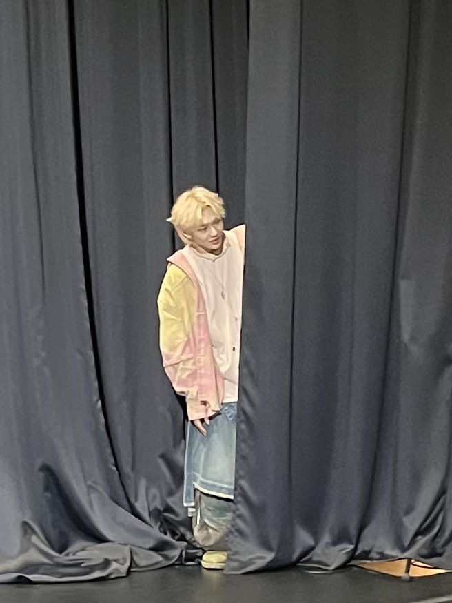 lowqualityTNX's tweet photo. peekaboo https://t.co/eSbVqGBrOr