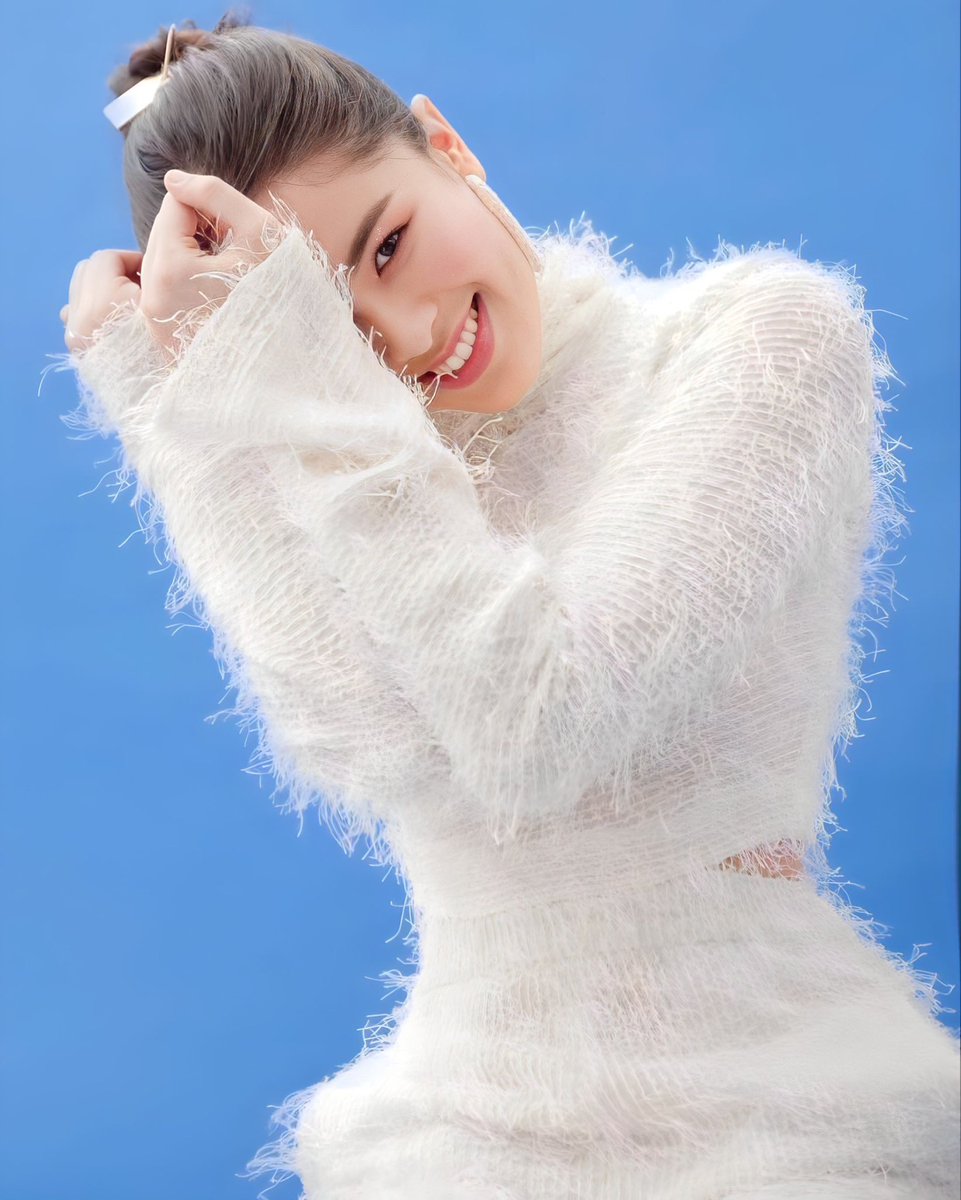 Happy 26th! 💗#KissesDelavin