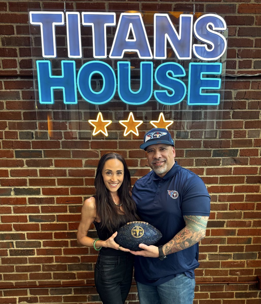 smaxdaddy's tweet image. We did a thang! New stadium being built?! Run it!! We in there like swimwear 😂🤙🏽 Sign us up. PSL Founding members! #TitanUp #titanshouse #newstadium @Titans @MrsHawaiiUS2011 #titans