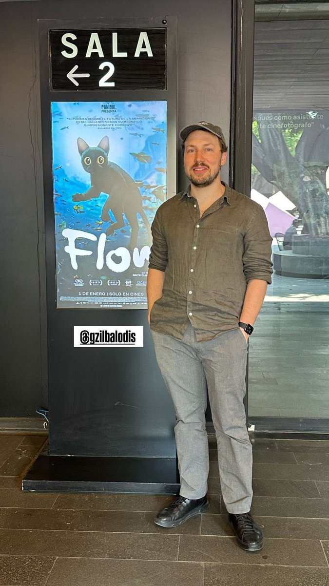 ¡El director de 'Flow' en clima de víspera de feriado! 🏝️

¡Gints Zilbalodis está en México para acompañar la proyección gratuita y al aire libre de su premiada animación en el Zócalo, en la Ciudad de México! #Mexico #Flow