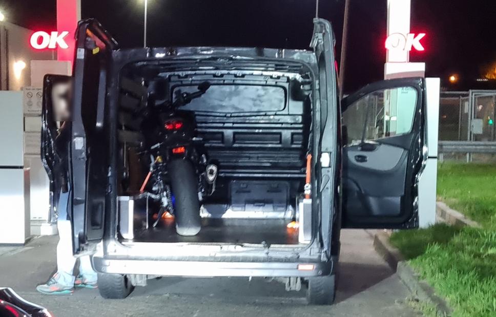 Aanhoudingen bij controle op de A27: Gestolen motor aangetroffen