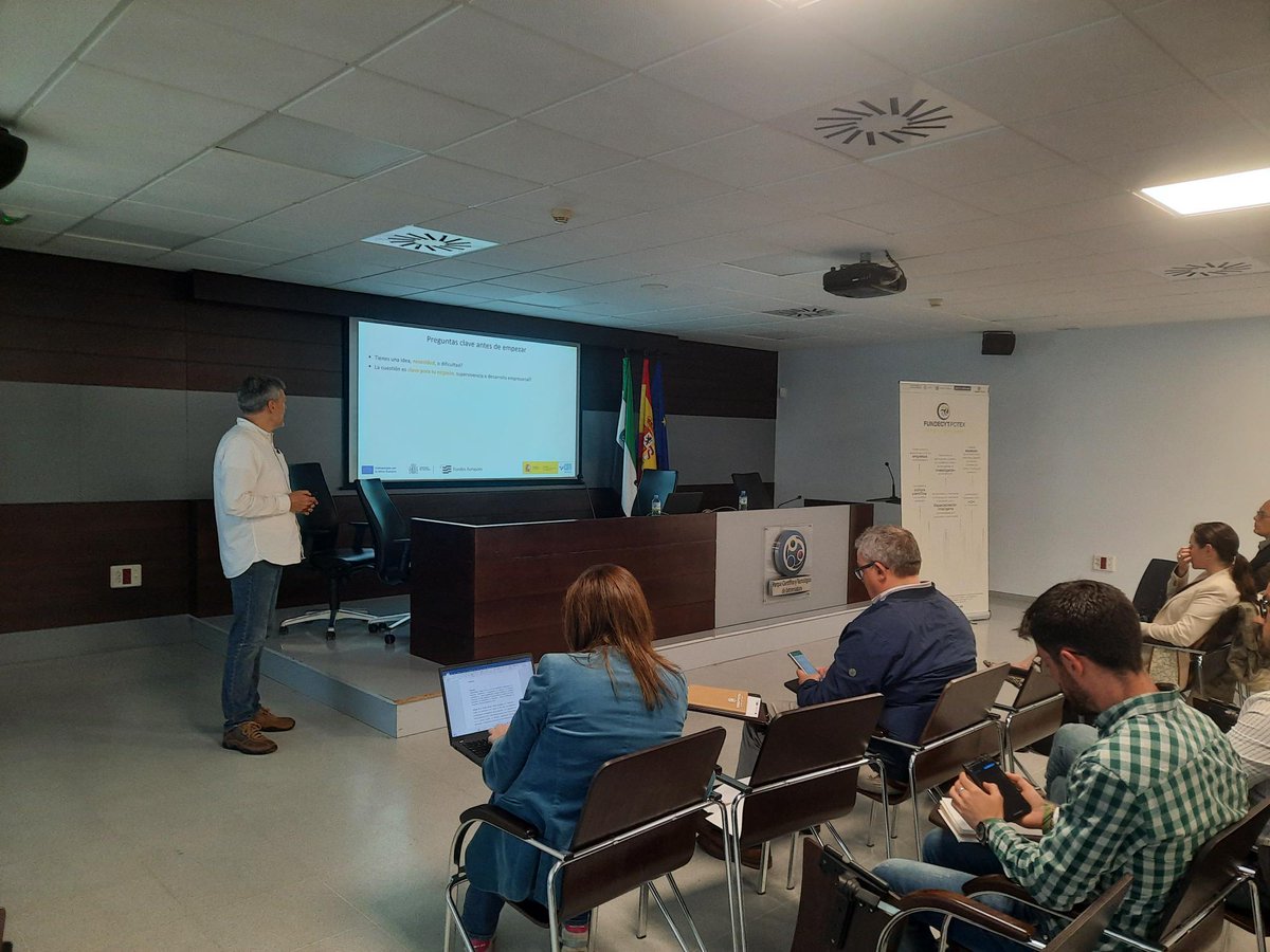 CDTI_innovacion's tweet photo. 📸@CDTI_innovacion ha presentado hoy en Badajoz:
🔹 #NEOTEC
🔹 INNTERCONECTA-STEP
🔹 #InnoGlobal

Con @fundecyt_pctex, @EEN_EU y @ExtremaduraAvan

#AyudasCDTI #FondosEuropeos #FEDERCDTI #AyudandoCrearFuturo #innovación #InnterconectaStep https://t.co/kO17s5XY2K