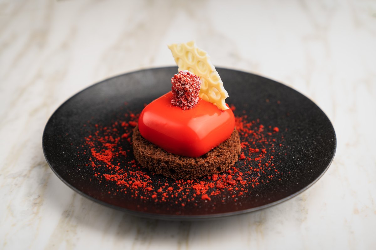 TheDipClub's tweet photo. The best things in life are sweet. Treat yourself to our cake of the day at the Members’ Lounge.
#sweettooth #youdeserveit #eatmorecake #memberslounge #thediplomaticclub
الحلوى تجعل الأمور دائماً أفضل. تلذذ بقطعة من كيكة اليوم في صالة الأعضاء. https://t.co/eBZxC6gER0