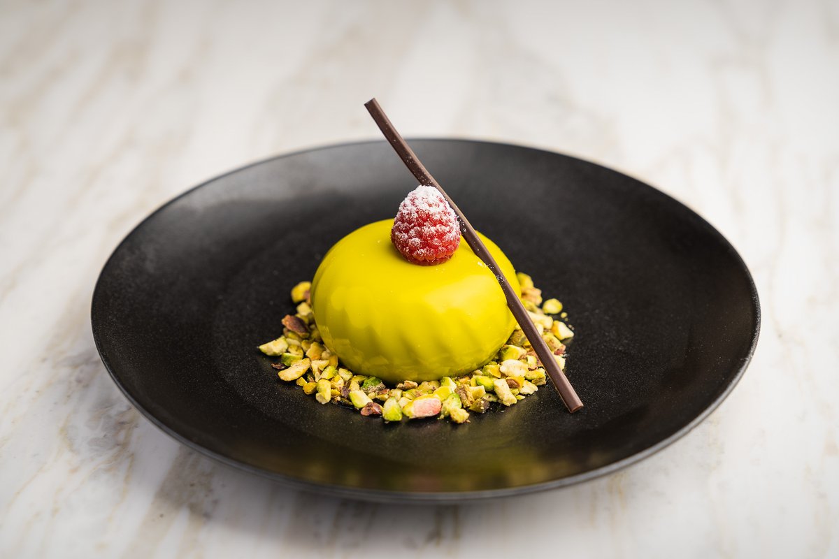 TheDipClub's tweet photo. The best things in life are sweet. Treat yourself to our cake of the day at the Members’ Lounge.
#sweettooth #youdeserveit #eatmorecake #memberslounge #thediplomaticclub
الحلوى تجعل الأمور دائماً أفضل. تلذذ بقطعة من كيكة اليوم في صالة الأعضاء. https://t.co/eBZxC6gER0