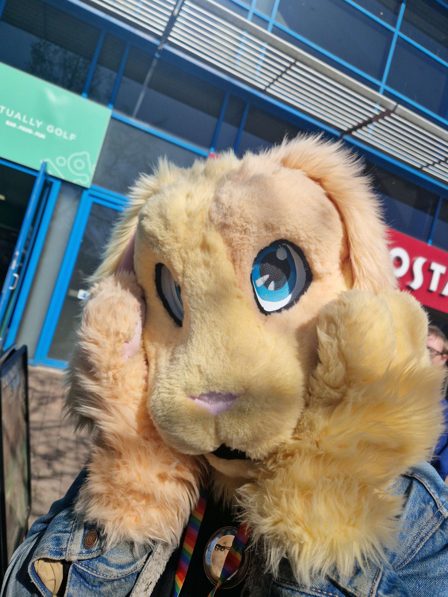 Yooo haven't posted on twitter in awhile, hope everyone's having a good day though :3