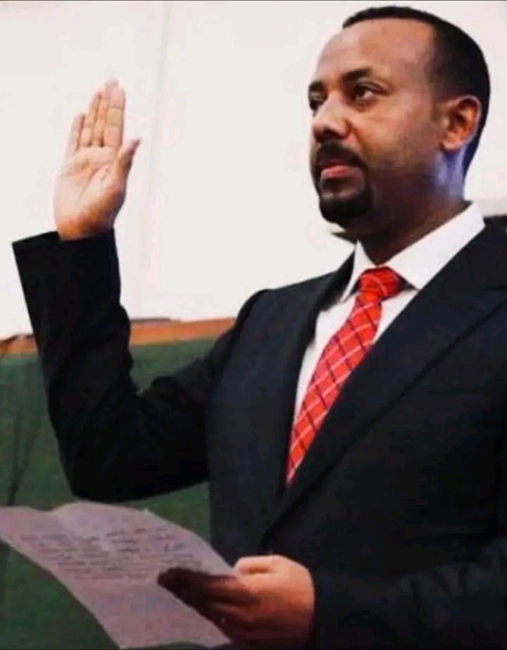 ዶ/ር አብይ ተቀናቃኝህ በአንድ ወቅት የተናገረውን ታስታውሳለህ?
"ግራዋ ሁኑ"
እስኪ አንተም ግራዋ ሁን?
እራስህን ጠይቅ? ዙር ይህን እይ!
ተከታይህን ለይ!
ከዛም በሚድያ ውጣና "ዘረኝነት ይጥፋ" በል። በብሄር ተከበህ ከምትሞት በህዝብ ተከበህ ሙት።