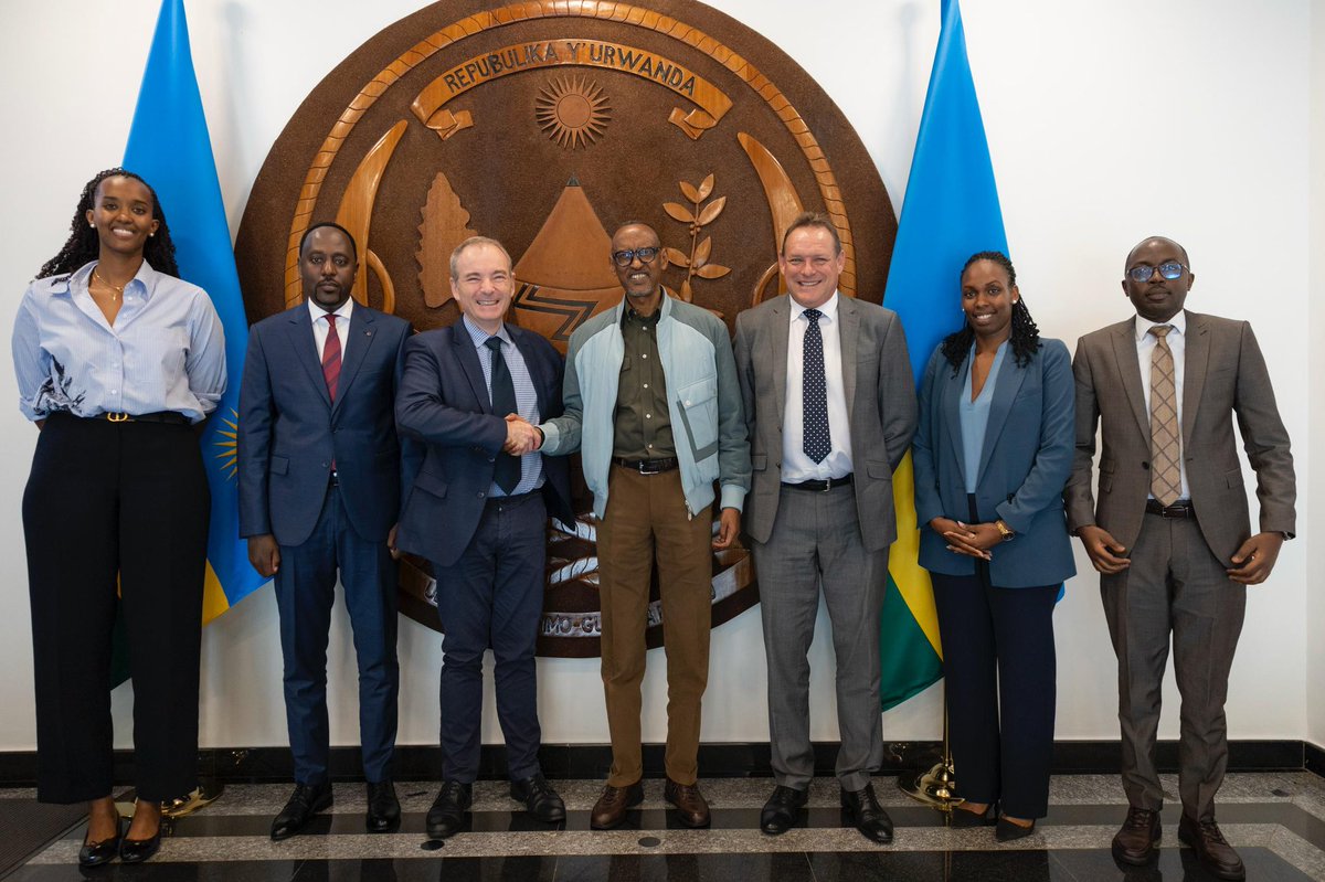 Today at Urugwiro Village, President Kagame received Shawn McCormick, Chairman of Trinity Metals and his delegation. Their discussions focused on the investment and partnership opportunities available in the country, especially in the mining sector.