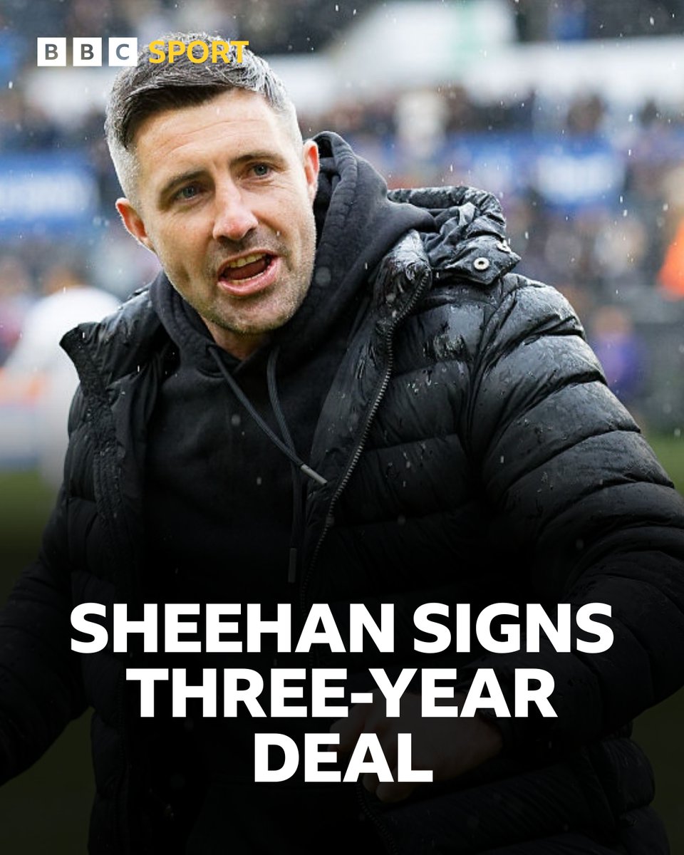 BBCSportWales's tweet photo. 🚨 𝐁𝐑𝐄𝐀𝐊𝐈𝐍𝐆 🚨

Swansea City have appointed Alan Sheehan as their head coach on a three-year deal ✍️

The Swans have climbed from 17th under the Irishman 👏

#BBCFootball https://t.co/PKCk20OP0j