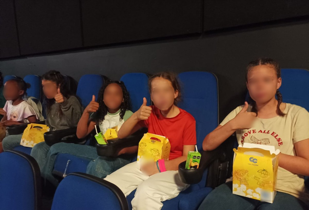#AbrilConLaNiñez | 200 niños, niñas y adolescentes de Cali, bajo protección del ICBF, participaron de una función de cine, gracias a la alianza con <a href="/Cine_Colombia/">Cine Colombia</a>. Además de una jornada de esparcimiento en City Park, centro comercial Mall Plaza En el marco del día de la niñez.