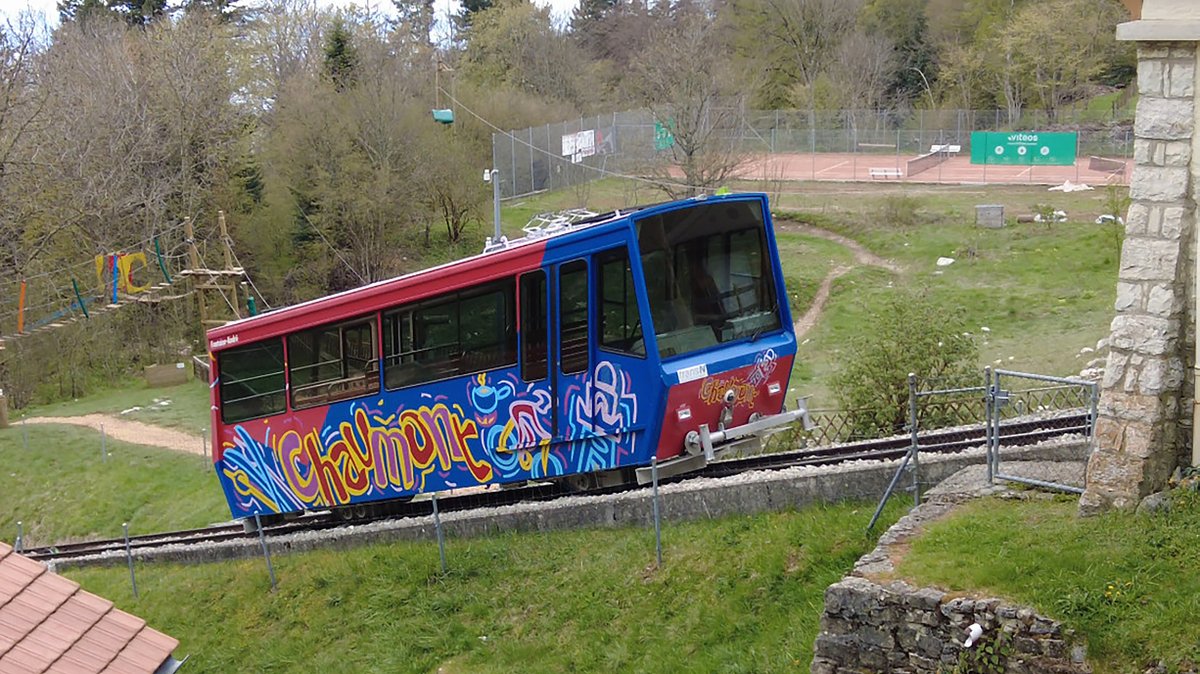 funimag's tweet image. La côte de Chaumont sur le Tour de Romandie 2025, vaut mieux la monter avec le funiculaire de Chaumont   😅 🇨🇭 🚞 🚴‍♀️  
#funiculaire #LaCoudre #Chaumont #Neuchatel  #Switzerland #lequipeVELO #TDR2025 #cycling  @TourDeRomandie