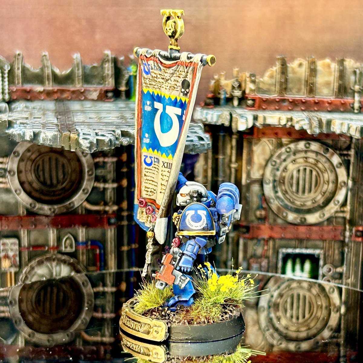 100tungamer's tweet photo. Space Marine Ancient with Banner, from the Company Command
#warhammercommunity #warhammer40k #spacemarines #Ancient #Banner #CompanyCommand #FirstBorn #100tungamer #gamesworkshop #gamesworkshop40k #tabletop #minipainting #eobcomplete #slaythegrey https://t.co/68wc8NPipp