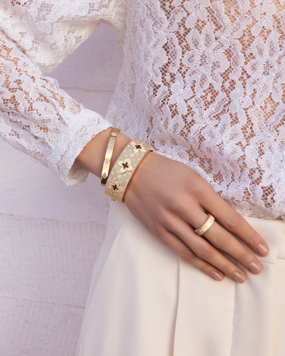 Every love story is like an embroidery, made with invisible threads and whispered promises. Discover Roberto Coin’s most romantic collections.

#RobertoCoin #LoveinVerona