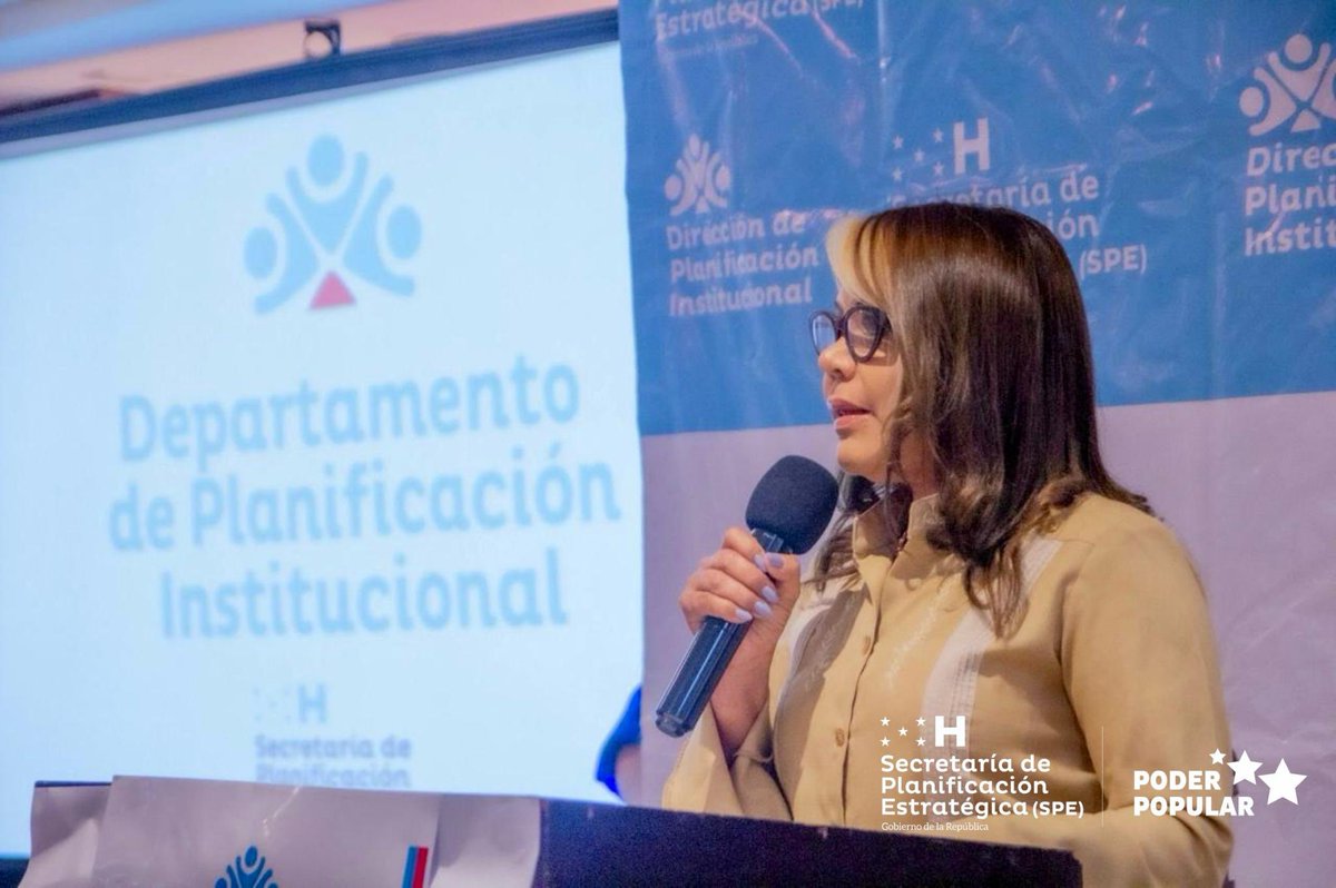 spe_hn's tweet photo. 🔴✅La Secretaría de Planificación Estratégica concluye con éxito la presentación de los Lineamientos para la formulación del Plan Operativo Anual (POA) 2026, dirigida en esta ocasión a las instituciones que integran los gabinetes de Infraestructura, Recursos Naturales, Relaciones Internacionales y Órganos Constitucionales.🤝🏻🤩

Agradecemos la valiosa colaboración de @sedhHonduras , @semujer_hn , @CancilleriaHN y @SEFINHN , que fortalecen con su compromiso la planificación estratégica del país.🫡🫶🏻❤️