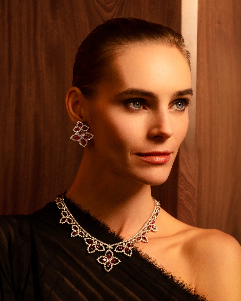 When Carnival and Diamond Princesses take center stage, the most precious stones burst with color and the lights turn into diamonds.

#RobertoCoin #HauteCouture