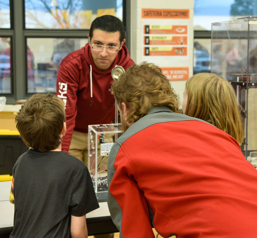 Half of my family attending the STEAM night at Holcomb and making it onto the UA Newswire 🥰 You can only see the back of their heads, but you can tell they love science!! <a href="/UArkansas/">University of Arkansas</a> <a href="/uarknewsnow/">#UARK News</a> #STEAM #science
news.uark.edu/articles/77399…