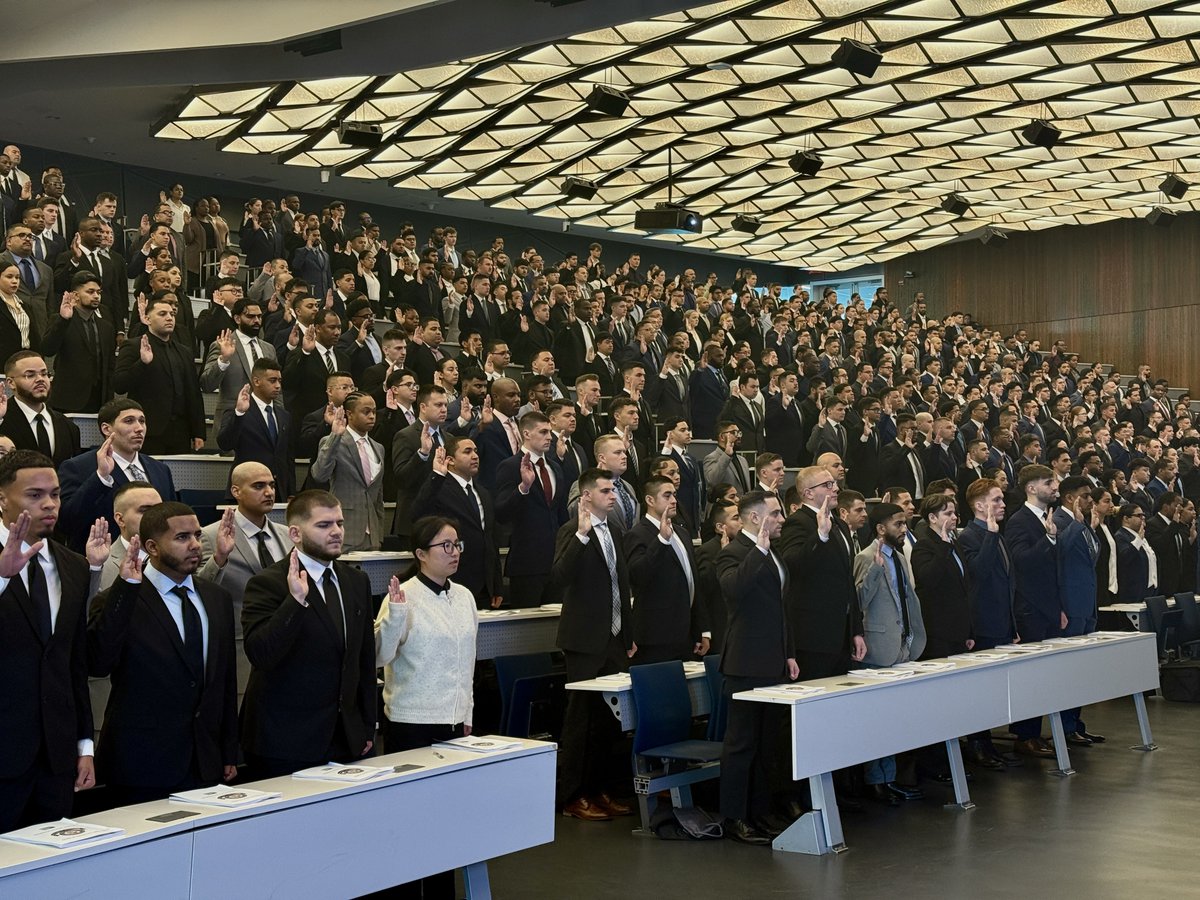 Watch as <a href="/NYPDPC/">Jessica S. Tisch</a> swore in our newest recruits:

youtube.com/watch?v=bqwsI1…