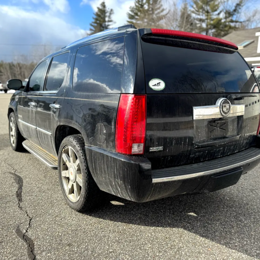 Route77Motors's tweet photo. With smooth all-wheel drive, a large leather interior, and legendary Cadillac comfort, this SUV is sure to turn heads.

🔸 Powerful V8 Engine
🔸 AWD for all-season confidence
🔸 Plush leather seating &amp; heated/cooled seats

Learn more:
https://t.co/vrtOcePZ2Q
.
.
.
#route77motors https://t.co/rQ2B1iE4Am