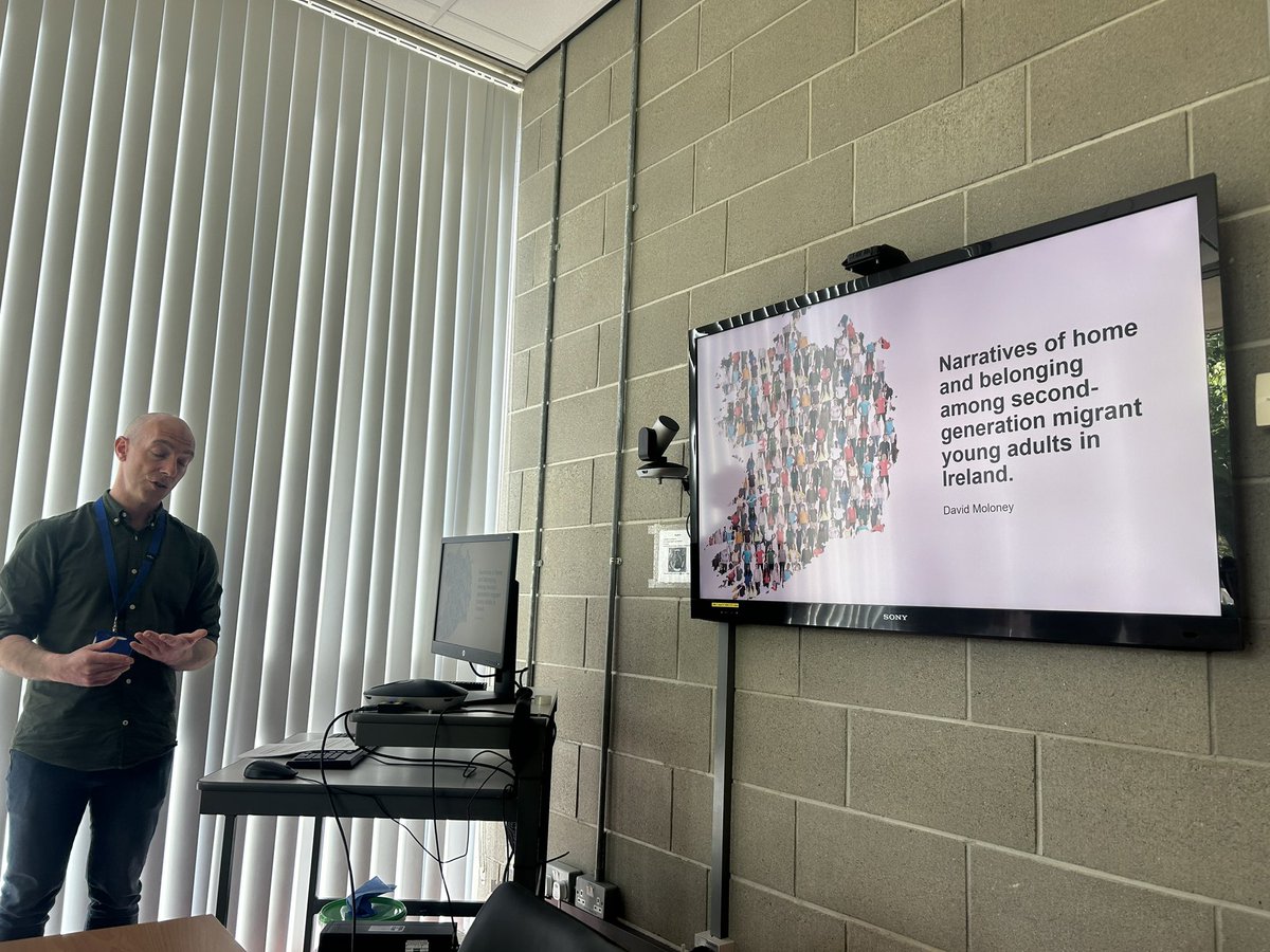 Eavanmac's tweet image. Joyous morning today at the progress panels for our three excellent @PsychologyMIC PhD students - such an interesting range of topics - identity and second generation migrants, vulnerability in elite sport and benefits of reading & libraries on early development - well done all