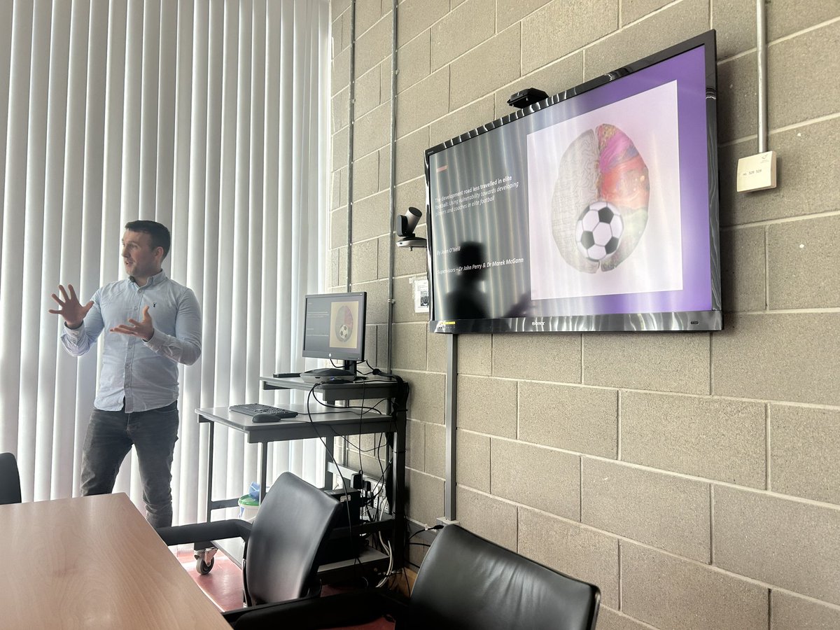 Eavanmac's tweet image. Joyous morning today at the progress panels for our three excellent @PsychologyMIC PhD students - such an interesting range of topics - identity and second generation migrants, vulnerability in elite sport and benefits of reading & libraries on early development - well done all