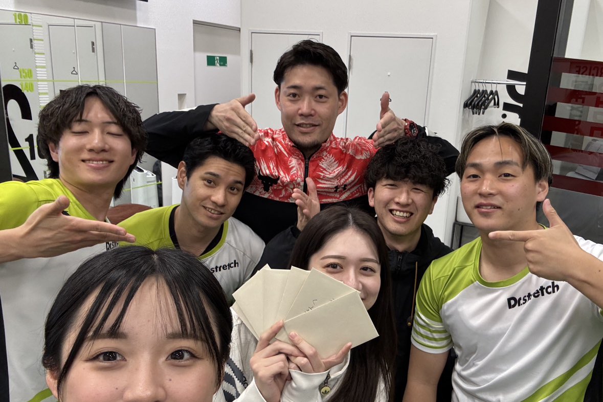 Suzu_Gen_nbtl's tweet photo. 不屈の精神。
できない奴らが集まって
すごいことをやる。
ここからです🔥
#ドクターストレッチ
#Fubic
#福岡
#来福は幸福
#義理人情 https://t.co/kgVLMa4ogJ