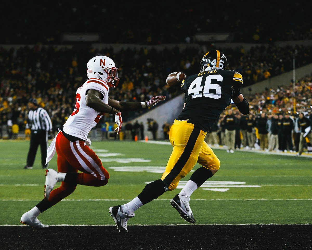 The highest paid offensive tackle and tight end in the NFL both played at the University of Iowa.    

217 million on current contracts combined. #Hawkeyes