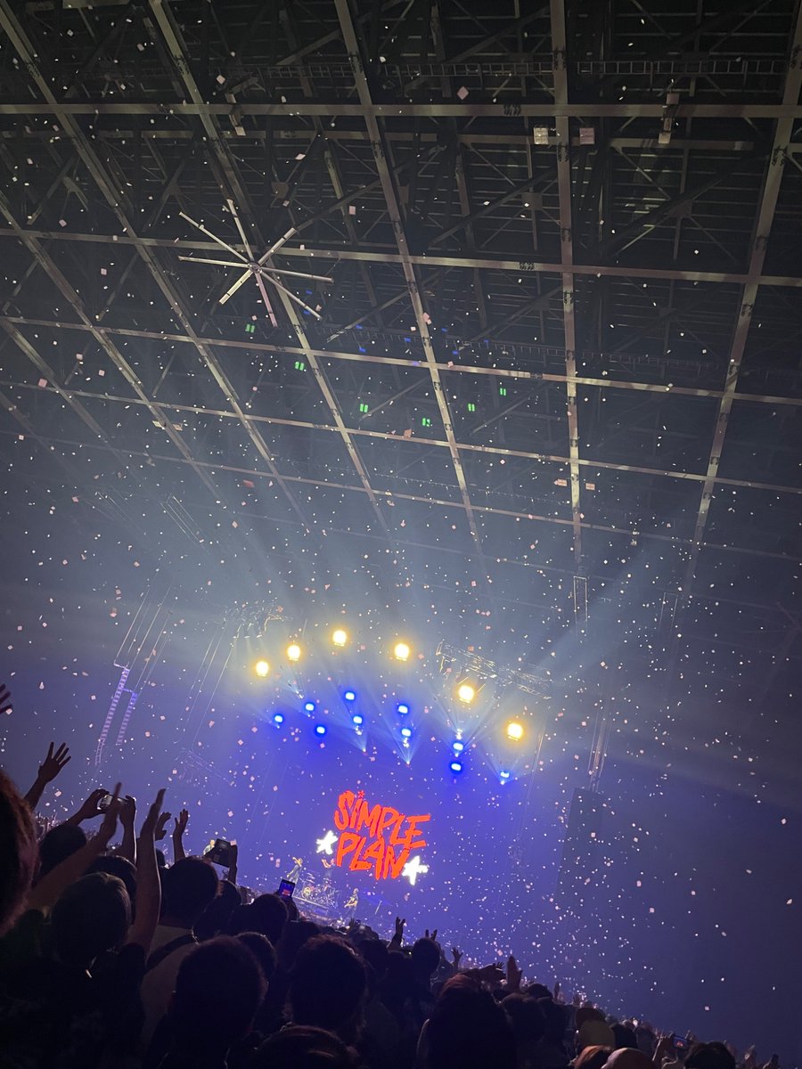 sscryosuke's tweet photo. 23年越しのsimple plan。エモかった〜泣きそうやったわ。オフスプは言わずもがな！めっちゃ刺激もらった！長く続ける事、簡単な事ではない。けど音が鳴り続いているという事は最高なんだなぁ。さぁ前向きに行きましょうか！

#俺たちシンプルプラン https://t.co/U1iignFQVF