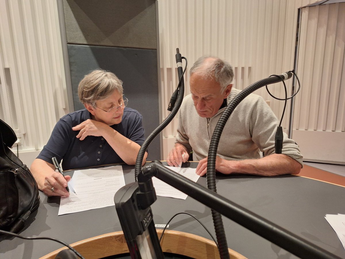 StphanieFromen1's tweet image. Et hop une nouvelle séance d'enregistrement pour #Bestioles 
Et comme c'est mercredi on accueille les enfants 🥰🐞
RDV pour la sortie le 14 juin prochain 
@franceinter @LecordierB @DenisCheissoux @AdeleVanReeth @bertrandrutily