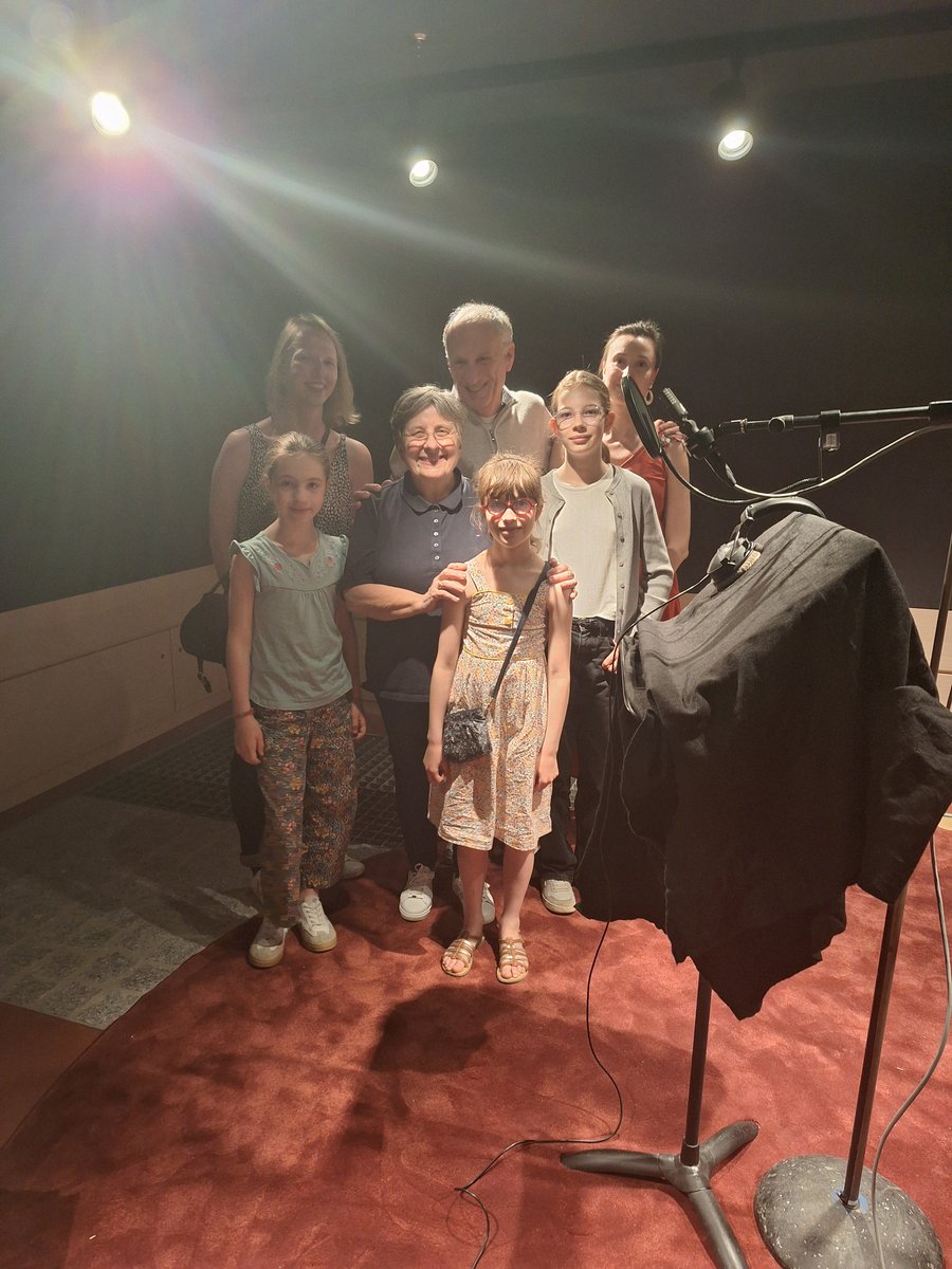 StphanieFromen1's tweet image. Et hop une nouvelle séance d'enregistrement pour #Bestioles 
Et comme c'est mercredi on accueille les enfants 🥰🐞
RDV pour la sortie le 14 juin prochain 
@franceinter @LecordierB @DenisCheissoux @AdeleVanReeth @bertrandrutily