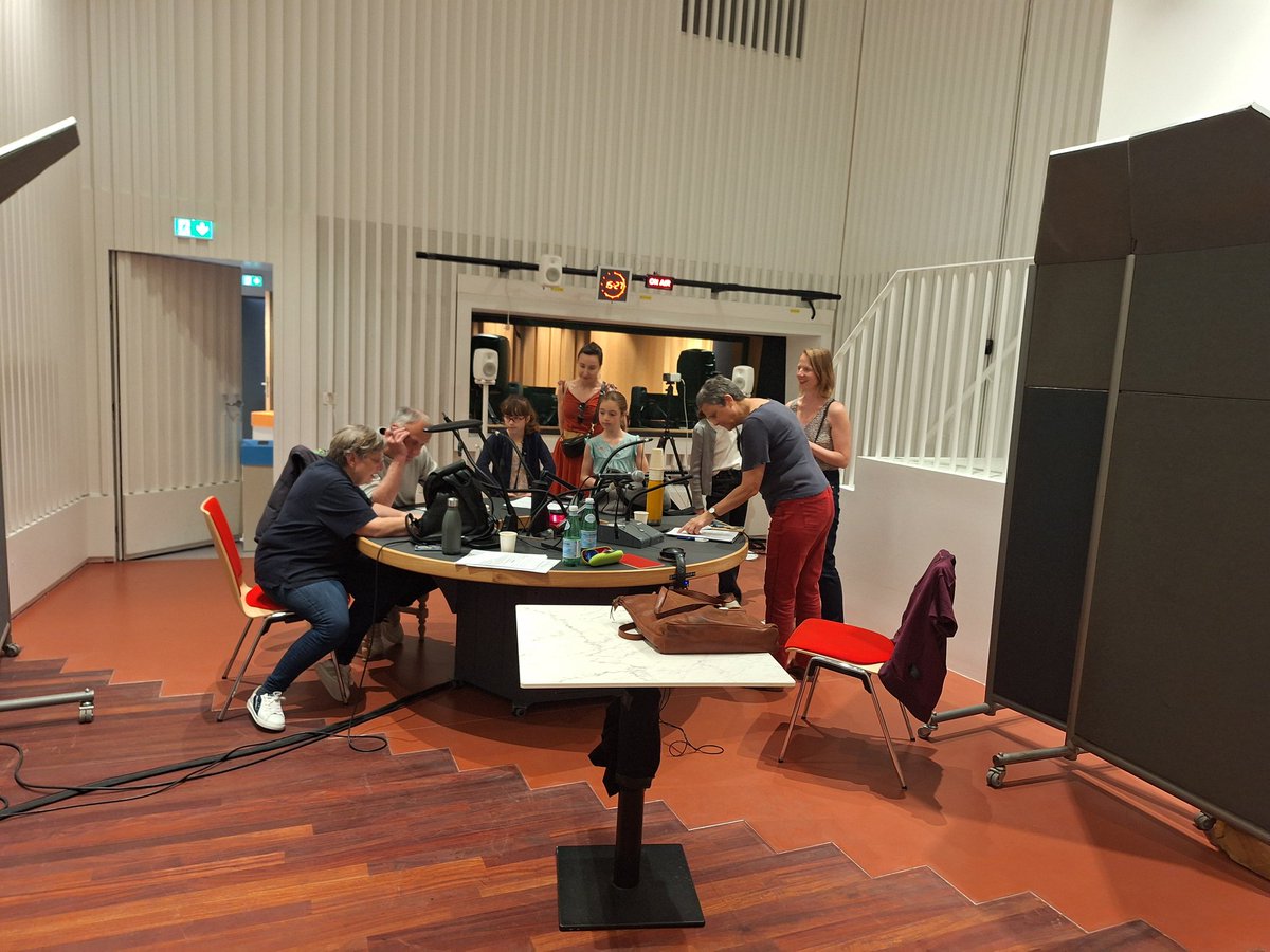 StphanieFromen1's tweet image. Et hop une nouvelle séance d'enregistrement pour #Bestioles 
Et comme c'est mercredi on accueille les enfants 🥰🐞
RDV pour la sortie le 14 juin prochain 
@franceinter @LecordierB @DenisCheissoux @AdeleVanReeth @bertrandrutily