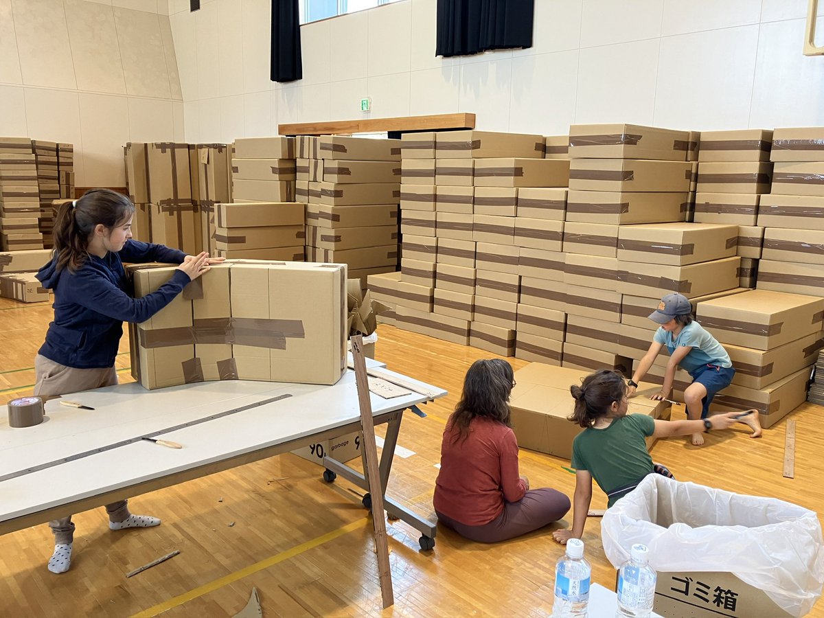 稀代の段ボールムッシュことオリヴィエさん、家族ごと参加してます。パーツがデカくなってきて体育館の狭さを生まれて初めて身に染みて感じております。さあ完成間に合うのか！ どうなんだ！！ いつだって飛び入り歓迎ですよ！！！
#ストレンジシード静岡2025