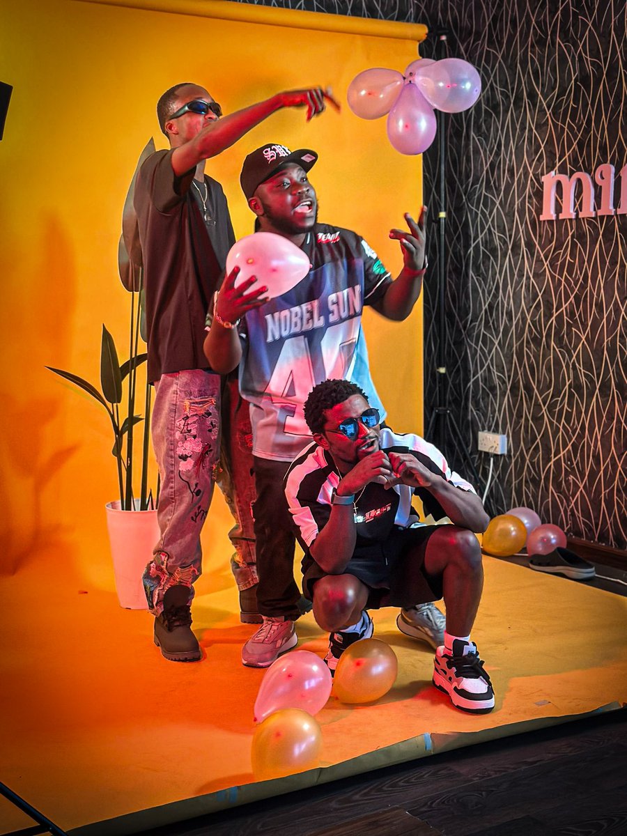 Official_Lareez's tweet image. Glad we can always drop great tunes 💪🏾

#LoveYou baby 😂🥰
 
cidar.lnk.to/lareez-love.you