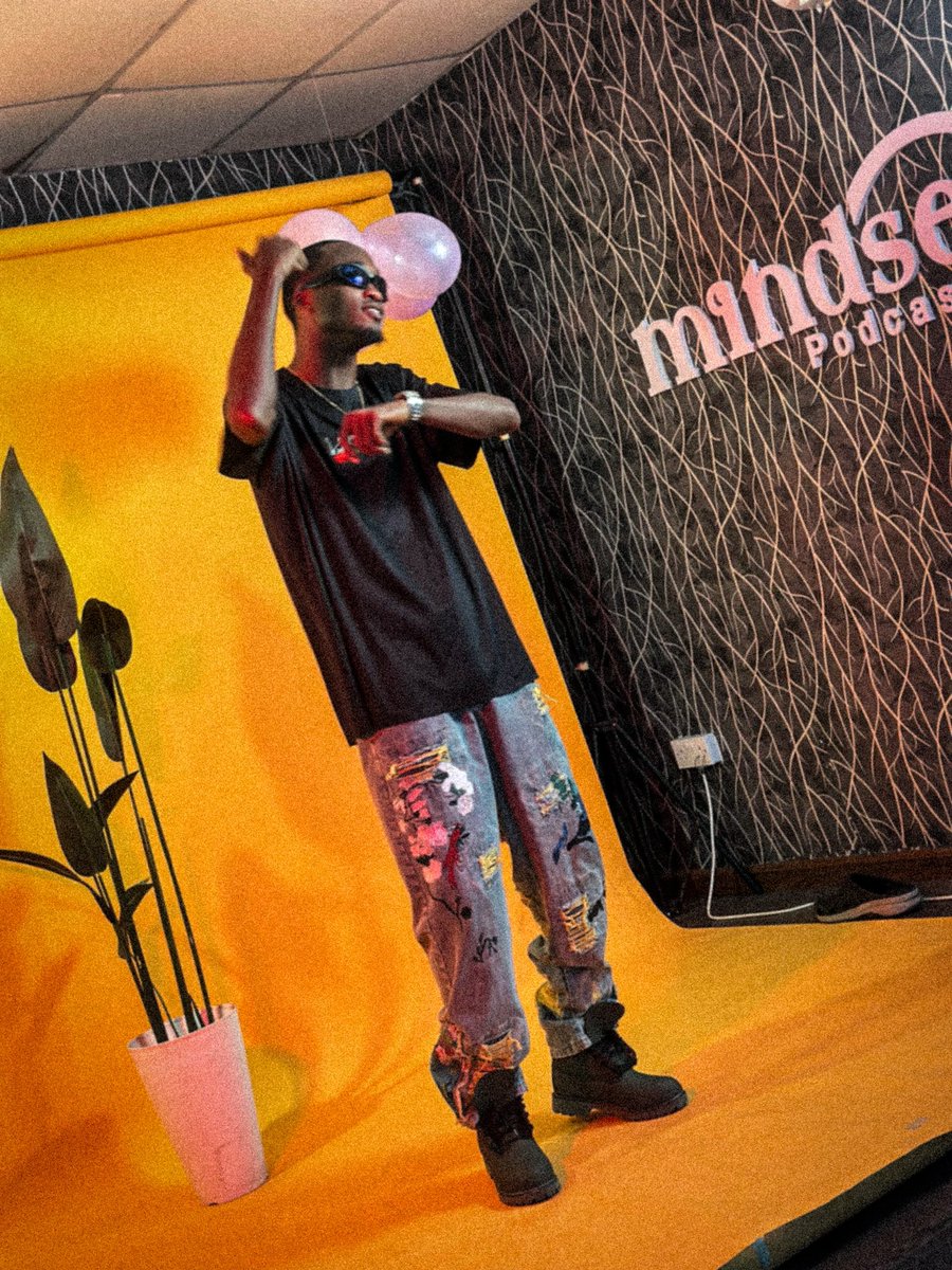 Official_Lareez's tweet image. Glad we can always drop great tunes 💪🏾

#LoveYou baby 😂🥰
 
cidar.lnk.to/lareez-love.you