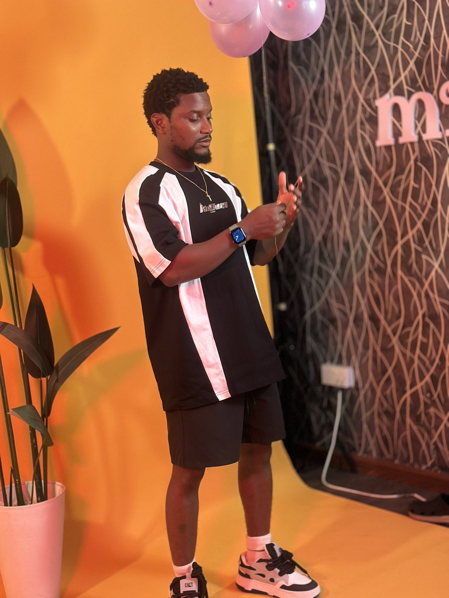 Official_Lareez's tweet image. Glad we can always drop great tunes 💪🏾

#LoveYou baby 😂🥰
 
cidar.lnk.to/lareez-love.you