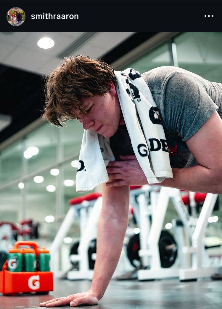 BIGBEARFAN4's tweet photo. He will not stop til @RazorbackFB is on top! He works. Winning happens because our efforts in the off-season. @CoachSamPittman @CoachMateos @ArRecruitingGuy @OtisKirk23 @CHSCoachD @RRainwater1037 #olinework https://t.co/okZiLTAXEw