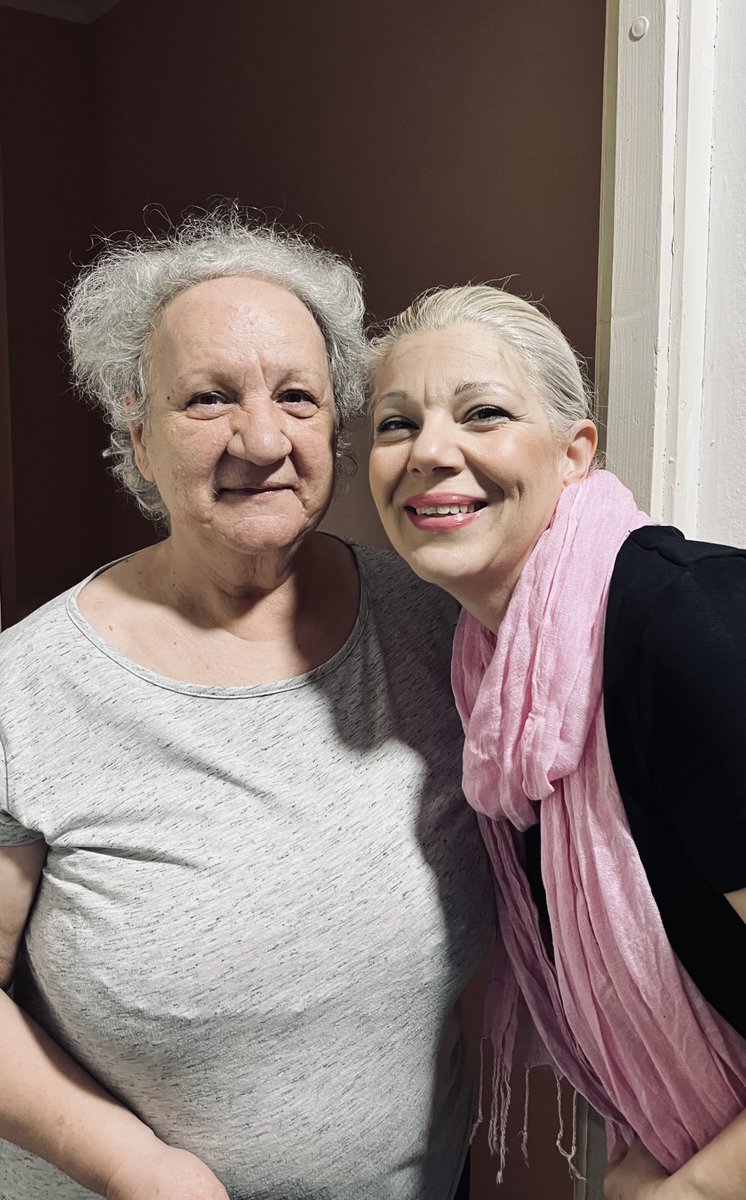 MionaDragonfly's tweet photo. Draga lajno, teta Nina vam se svima zahvaljuje na divnim rečima i ljubavi kojoj ste joj uputili!
Za cveće se zahvalila i oduševila, rasplakala se, ali je rekla da ga svi jednako zaslužujemo koji smo zajedno u ovoj borbi!
Ono što je želela da vam prenesem je: 🧵 https://t.co/DIyk7xoNdJ