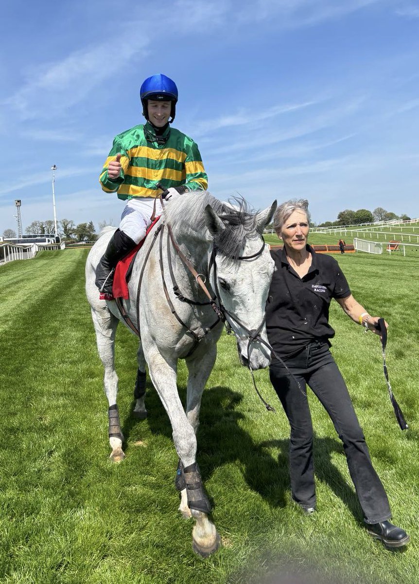 DavidPipeRacing's tweet image. Delighted to get a a winner @punchestownrace with Thanksforthehelp who was given a great ride by Gavin Brouder for JP McManus @TheAdareManor . American Sniper ran well to. Thanks to all the team at home #thanksforthehelp #guinnesstime 🥳