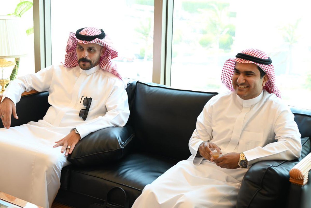 استقبل عميد #كلية_الدراسات_البحرية الرئيس التنفيذي لشركة ساحل الغربية لخدمات الموانئ م. كريم بركات والوفد المرافق، لبحث التعاون في مجالات التدريب والتوظيف والاستفادة من خدمات المركز الدولي للتدريب البحري. #مستقبل_واعد