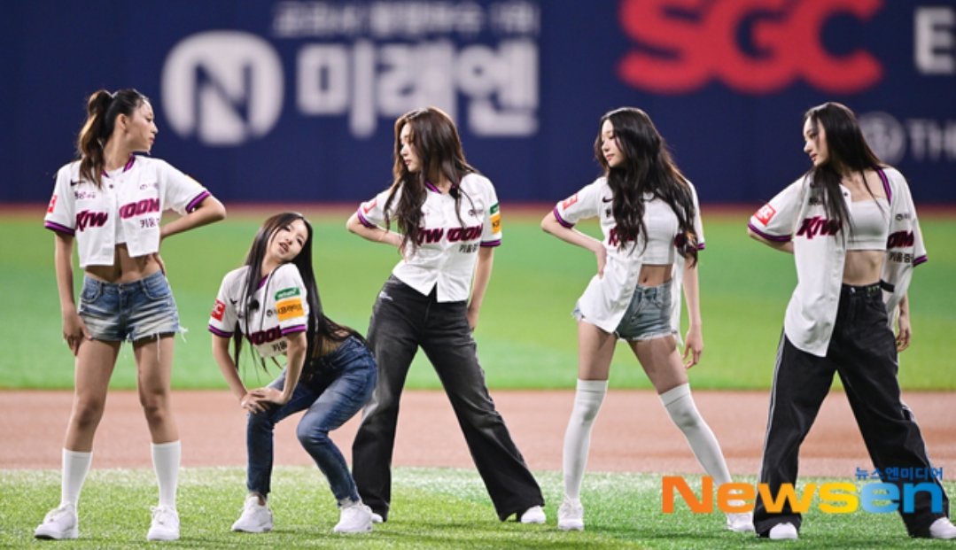 VVS_FRANCE_FAN's tweet photo. | KIWOON HEROES BASEBALL MATCH | 30.04.2025 |
✧˖°. Les filles ont performé Tea durant le match !
#VVS #븨븨에스 #Tea #VVSTea https://t.co/9A6yJLKQtR