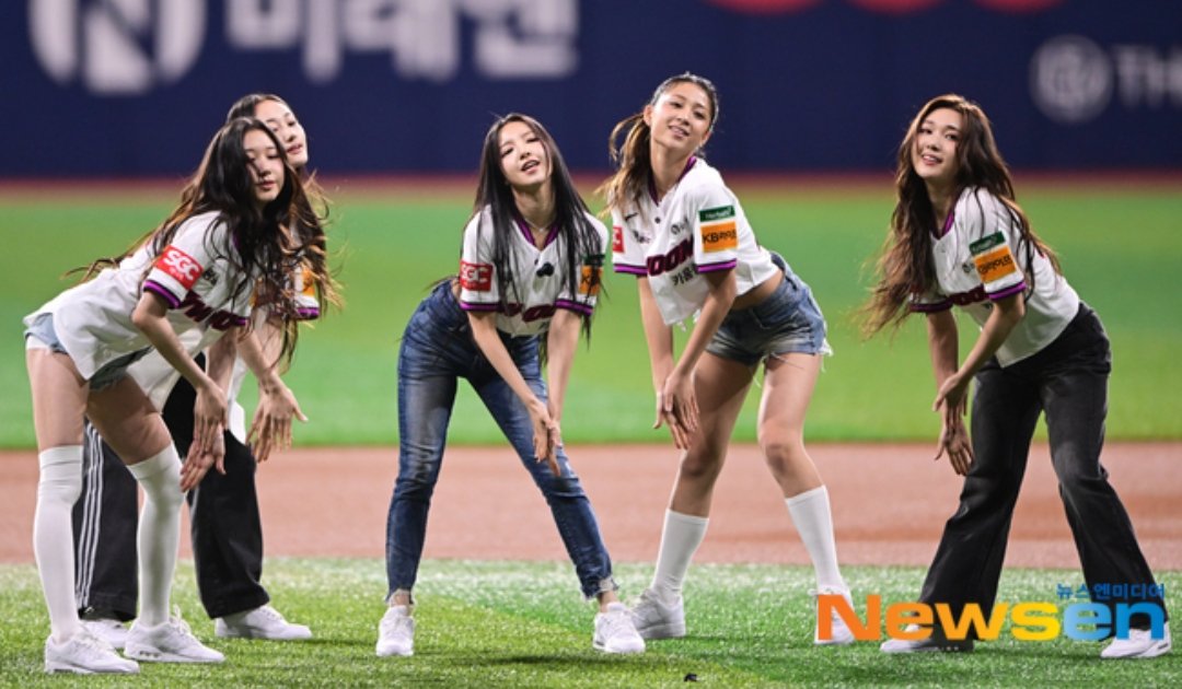 VVS_FRANCE_FAN's tweet photo. | KIWOON HEROES BASEBALL MATCH | 30.04.2025 |
✧˖°. Les filles ont performé Tea durant le match !
#VVS #븨븨에스 #Tea #VVSTea https://t.co/9A6yJLKQtR