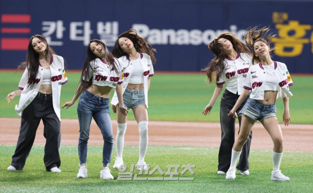 VVS_FRANCE_FAN's tweet photo. | KIWOON HEROES BASEBALL MATCH | 30.04.2025 |
✧˖°. Les filles ont performé Tea durant le match !
#VVS #븨븨에스 #Tea #VVSTea https://t.co/9A6yJLKQtR