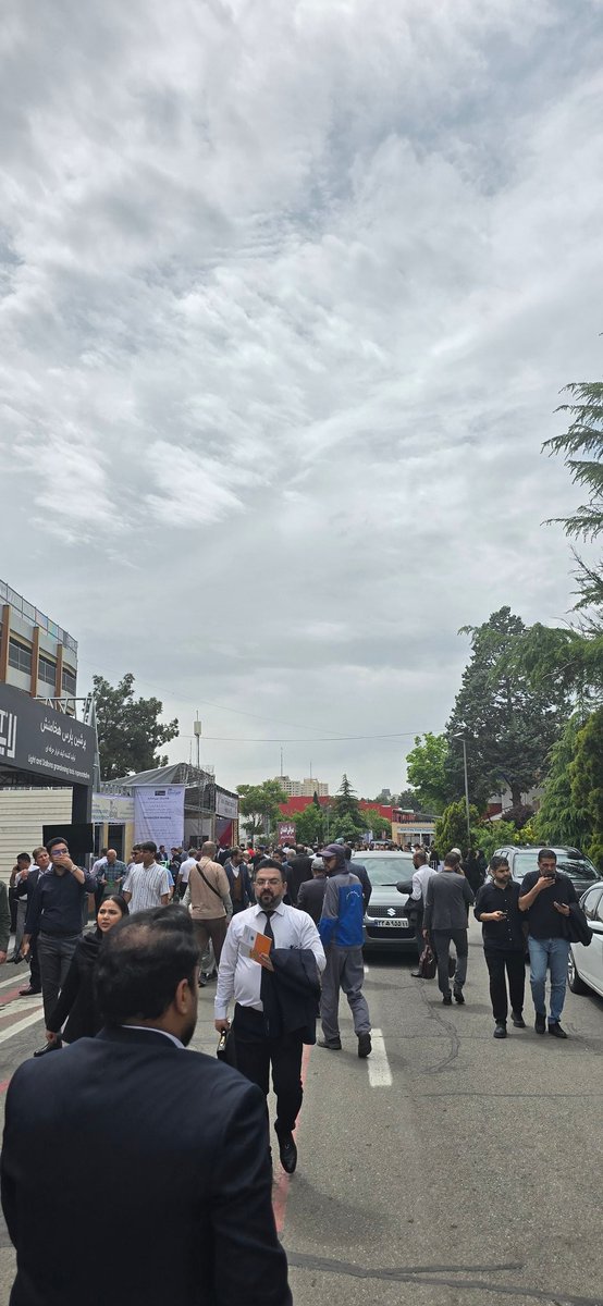 امروز از  نمایشگاه Iran Expo  بازدید داشتم.
نمایشگاه از طرف شرکتهای ایرانی و بازدید کنندگان خارجی بسیار پر استقبال بود.
ایران با ظرفیتهای بسیار بالای نیروی انسانی,فرصتهای بازرگانی و اقتصادی برای ورود جدی به بازارهای جهانی آماده است و لحظه شماری میکند!!.