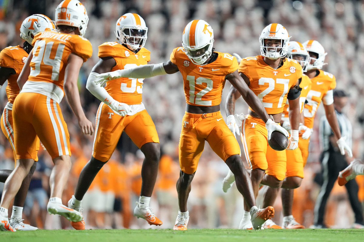 ScottProcter_'s tweet image. 𝑵𝑬𝑾𝑺: Tennessee transfer DB John Slaughter has committed to Colorado.
The 6-foot-2, 195-pounder has played in 22 career games for the Vols and recently visited Purdue.