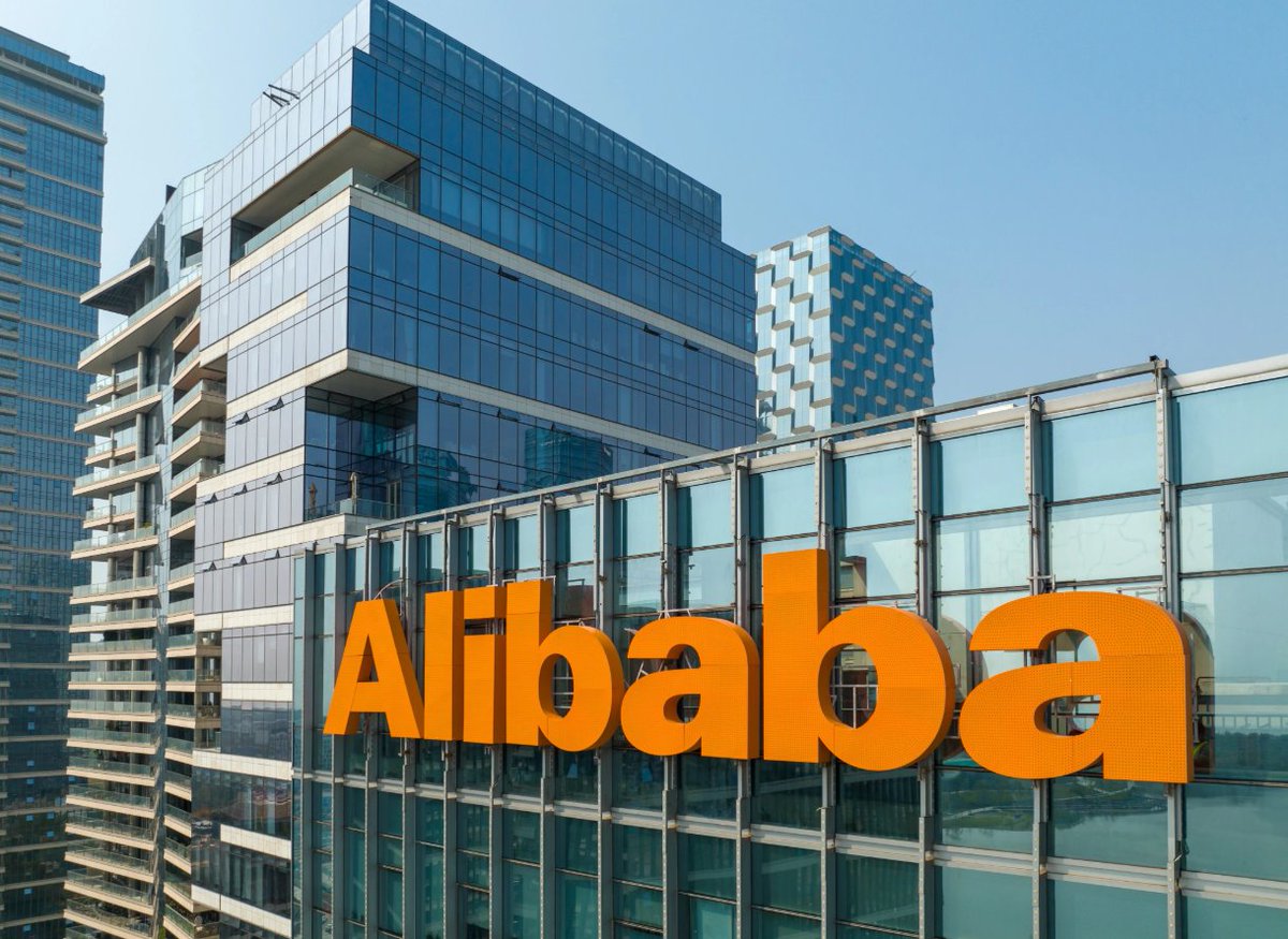 soy_adnan3's tweet photo. 🚨 ÚLTIMA HORA: Alibaba acaba de lanzar "Qwen3", su modelo de IA más potente hasta ahora.

Piensa más profundo, actúa más rápido y supera a modelos como DeepSeek-R1, Grok 3 y Gemini-2.5-Pro.

Aquí tienes 5 ejemplos brutales de lo que puede hacer: https://t.co/cfsBZjztDF