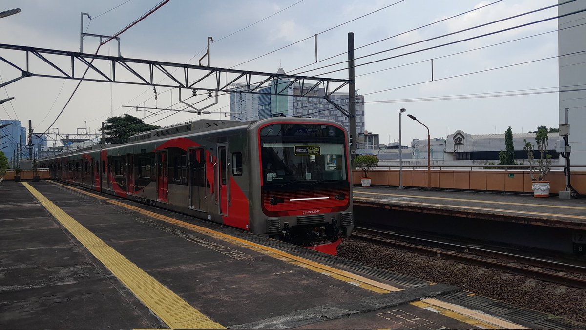 wira1517's tweet photo. KRL iE305 Buatan PT INKA Madiun.
#ptinka
#railfans
#transportasidarat
#like4like
#krlmania
#indonesia
#railway
@argothrottle
@jurnalrailfans
@instrail_id
@pt_inka
@JavatrainID
@AnkerTwiter
@GM_MarKA https://t.co/YshJSE0SbV